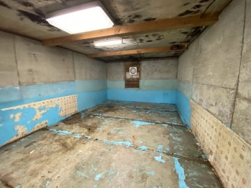 【長和町】Ｔ様別荘 高基礎倉庫の雨漏り診断と防水工事 施工前