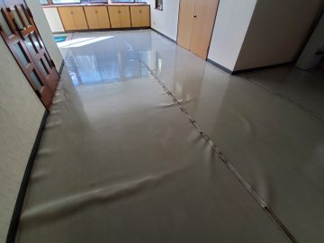 【岡谷市】キング精工 長尺シート張替え工事 施工前